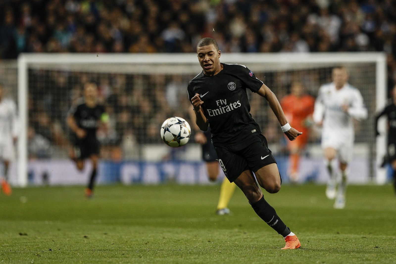 替补神兵！凯尔登·约翰逊5分钟轰13分，带队反超湖人9分（替补爆发！凯尔登·约翰逊5分钟轰13分，助球队反超湖人9分）