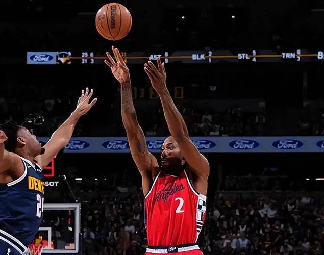 博尔哈：哈兰德是目前足坛最佳中锋；历史最佳中锋是德罗巴（博尔哈认为：哈兰德是当今足坛头号中锋，德罗巴则为史上最佳）