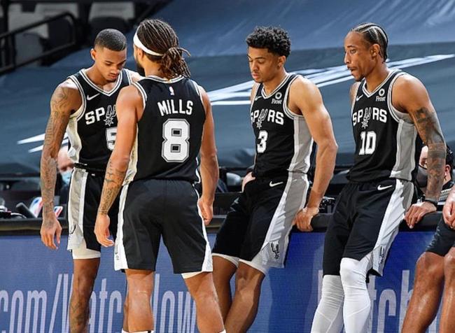 NBA常规赛焦点战精彩瞬间（NBA常规赛重磅对决高光集锦）