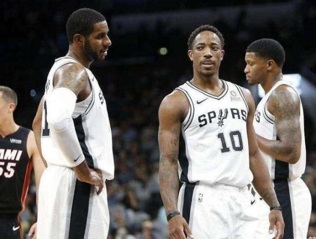 比朔夫：祝贺卡尔完成德青队首秀，他每次拿球观众都惊叹不已（比朔夫：恭喜卡尔完成德国青年队处子秀，每次触球都令全场惊叹）