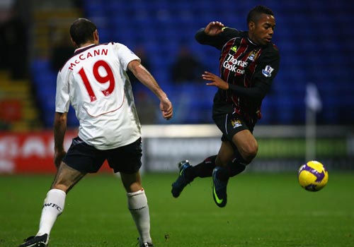 热刺街头绘制孙兴慜壁画迎接欧冠回归（热刺以街头孙兴慜壁画迎接欧冠重返）