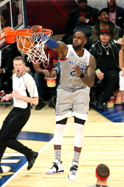 深入一线学习，英超与中国足协启动第三期青训教练培训（英超携手中国足协启动第三期青训教练班，聚焦一线实训）