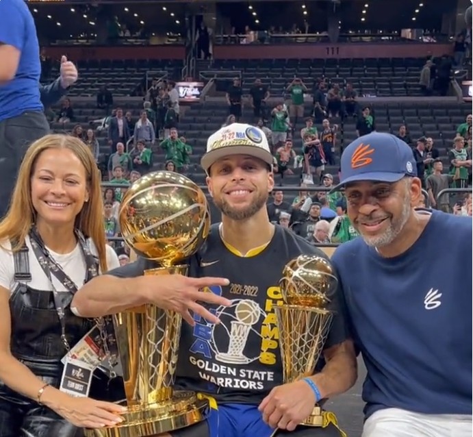 什琴斯尼缺阵，特尔施特根回归！巴萨对阵奥萨苏纳前的门将危机与希望（特尔施特根复出、什琴斯尼缺席：巴萨战奥萨苏纳前的门将危机与曙光）