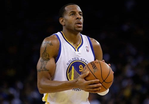 基恩曾因记者手机没有静音而发火，但录节目时他的手机也响了（基恩曾因记者未静音手机发火，录节目时自己手机也响了）