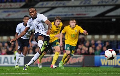 怒了！江苏发球稀烂快攻全无，0-3脆败天津，球迷：不如拼小将（江苏发球失准快攻乏力，0-3不敌天津，球迷建议大胆启用小将）