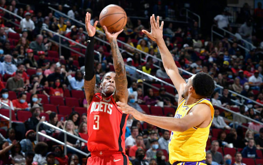 都体：主场不敌莱切后，紫百合高层经历了一晚上的反思与讨论（都体：主场负莱切后，紫百合高层连夜反思商议）